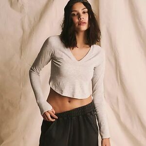 Long grey sleeve crop top